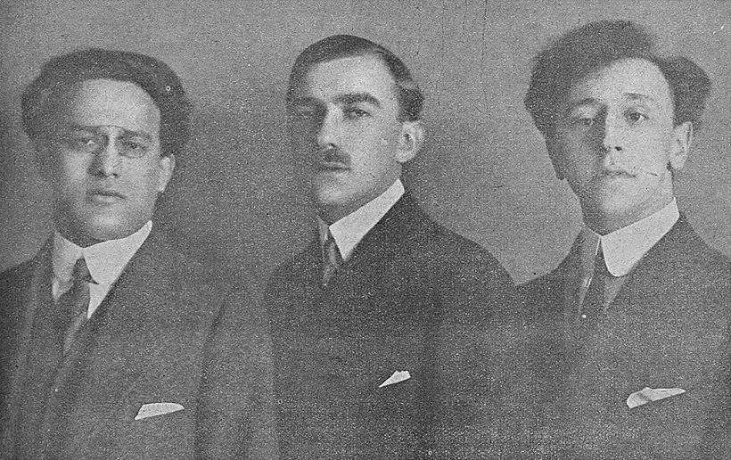 Fotografia: trzech młodych mężczyzn w garniturach, portret zbiorowy